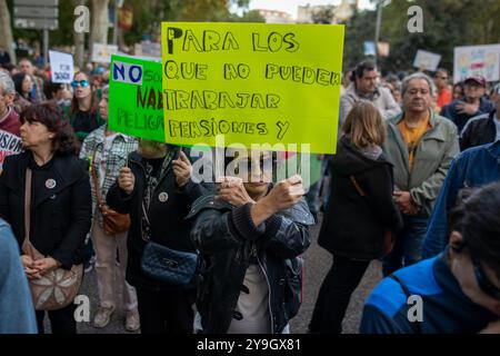 Madrid, Spain. 10th Oct, 2024. On the occasion of World Mental Health Day, the Mental Health Federation of Madrid has called this afternoon for a march through the centre of Madrid under the slogan “Work and Mental Health, a fundamental link”. People with mental health problems, family members, friends, the association movement and the general public gathered to demand the importance of caring for mental health in the workplace, as well as to make the work of the association movement visible. Credit: D. Canales Carvajal/Alamy Live News Stock Photo