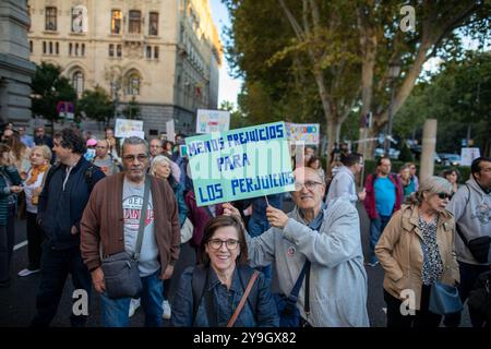 Madrid, Spain. 10th Oct, 2024. On the occasion of World Mental Health Day, the Mental Health Federation of Madrid has called this afternoon for a march through the centre of Madrid under the slogan “Work and Mental Health, a fundamental link”. People with mental health problems, family members, friends, the association movement and the general public gathered to demand the importance of caring for mental health in the workplace, as well as to make the work of the association movement visible. Credit: D. Canales Carvajal/Alamy Live News Stock Photo