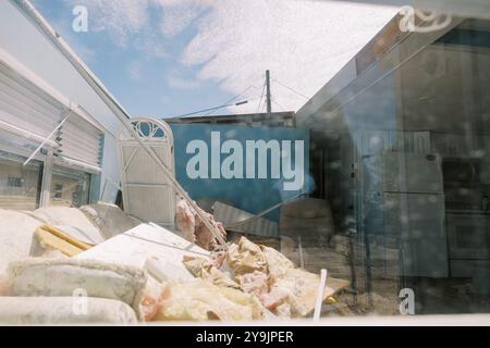 Sarasota, Florida, USA. 10th October, 2024. A damaged home in an RV park with a missing roof following Hurricane Milton. Credit: david childers/Alamy Live News Stock Photo