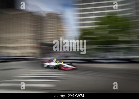 STING RAY ROBB (41) of Payette, Idaho travels through turn 3 to qualify for the Detroit Grand Prix on the Streets of Detroit in Detroit, MI Stock Photo
