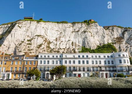 England, Kent, Dover, Colourful Housing and the White Cliffs of Dover Stock Photo