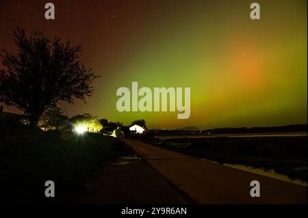 Arnside, Milnthorpe, Cumbria, UK Northern lights over Arnside, Cumbria, UK. Credit: John Eveson/Alamy Live News Stock Photo