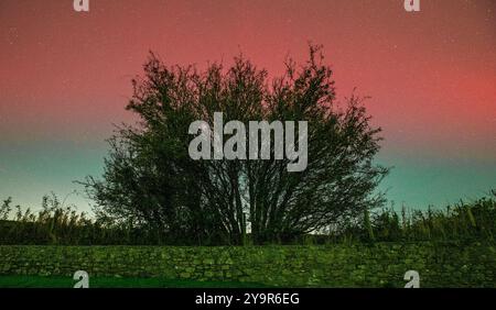 Arnside, Milnthorpe, Cumbria, UK Northern lights over Arnside, Cumbria, UK. Credit: John Eveson/Alamy Live News Stock Photo