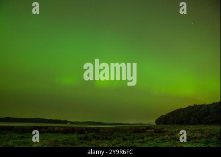 Arnside, Milnthorpe, Cumbria, UK Northern lights over Arnside, Cumbria, UK. Credit: John Eveson/Alamy Live News Stock Photo