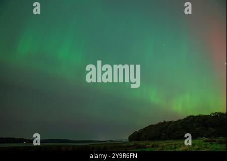 Arnside, Milnthorpe, Cumbria, UK Northern lights over Arnside, Cumbria, UK. Credit: John Eveson/Alamy Live News Stock Photo