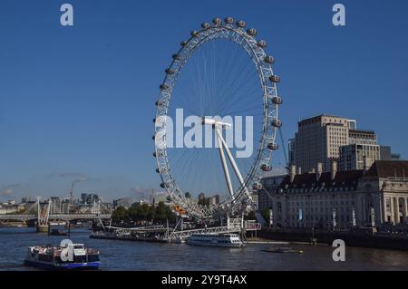 London, UK. 11th October 2024. The London Eye, daytime view with a clear blue sky. Credit: Vuk Valcic/Alamy Stock Photo