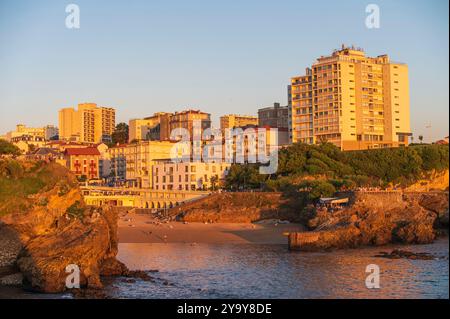 France, Pyrénées-Atlantiques (64), Basque Country, Biarritz, sunset, and bathers at the Port Vieux beach Stock Photo