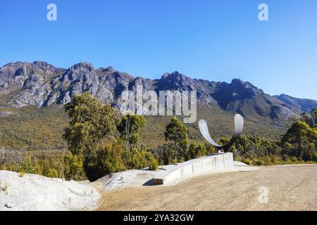 The picturesque Gordon River Rd at the Sentinel range of mountains near Bitumen Bones Sculpture on a hot summer's afternoon in Southwest National Park Stock Photo