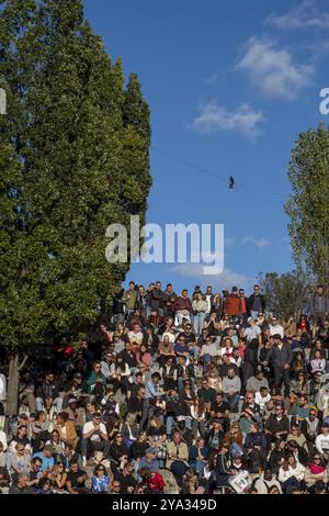 Germany, Berlin, 29.09.2024, Sunday evening in Mauerpark, rope acrobats, floodlit Cantian Stadium, karaoke in the amphitheatre, Europe Stock Photo