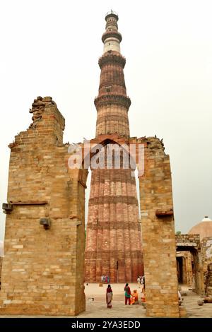 The Qutab Minar in Mehrauli, South Delhi, Delhi, India. Stock Photo