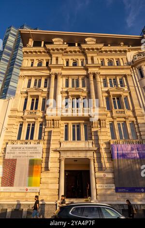 Istanbul, Turkiye - OCT 8, 2024: Exterior view of the Pera Museum on Mesrutiyet Street in Beyoglu, Istanbul, Turkiye. Stock Photo