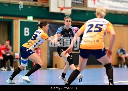 Lucie-Marie Kretzschmar (33 HSG Bensheim-Auerbach) with her medal after ...