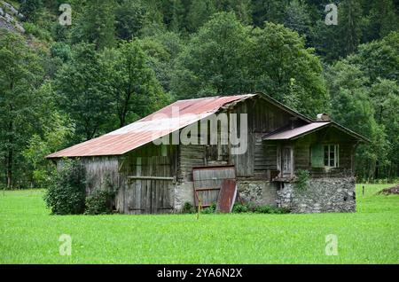 Old barn in the Lauterbrunnen valley, Bernese Oberland, Switzerland Stock Photo