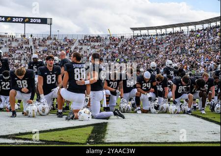 Orlando, FL, USA. 12th Oct, 2024. UCF Knights kneel in prayer before during football game between the Cincinnati Bearcats and the UCF Knights at FBC Mortgage Stadium in Orlando, FL. Romeo T Guzman/CSM/Alamy Live News Stock Photo