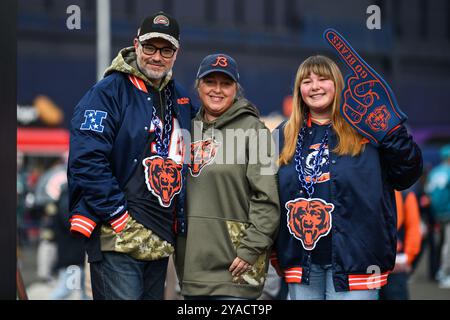 Chicago Bears fans arrives ahead of the Week 6 match Chicago Bears vs Jacksonville Jaguars at Tottenham Hotspur Stadium, London, United Kingdom, 13th October 2024  (Photo by Craig Thomas/News Images) Stock Photo