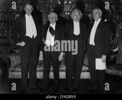 Nobel prize winners 1933 Roosevelt Hotel - L to R - Sinclair Lewis, Frank B Kellogg, Albert Einstein and Irving Langmuir Stock Photo