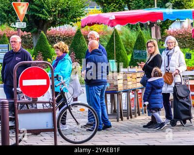People queuing in town center market place - Loches, Indre-et-Loire (37), France. Stock Photo
