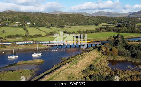 97304 & 97302 head over the trestle bridge at Pensarn with the returning Cambrian Coast Express on 12.9.24. Stock Photo