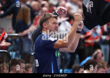 13.10.2024, xtgx, Handball, Daikin HBL, 1. VfL Potsdam - TSV Hannover Burgdorf v.l. Christian Prokop Hannover, Trainer Jubel, Torjubel, jubelt ueber das Tor, celebrate the goal, celebration Potsdam *** 13 10 2024, xtgx, Handball, Daikin HBL, 1 VfL Potsdam TSV Hannover Burgdorf v l Christian Prokop Hannover, coach jubilation, goal celebration, celebrate the goal, celebration Potsdam Stock Photo