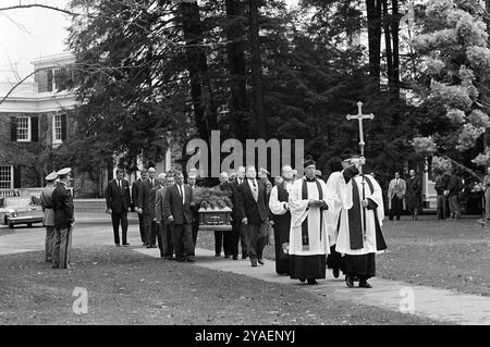 Members of clergy leading pallbearers carrying casket of former U.S. First Lady Eleanor Roosevelt during Funeral services, Hyde Park, New York, USA, Abbie Rowe, White House Photographs, November 10, 1962 Stock Photo