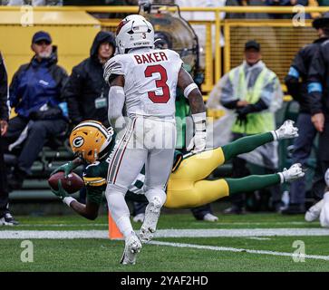 Arizona Cardinals safety Budda Baker (3) gestures to fans before an NFL ...