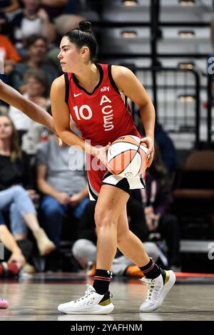 Uncasville, Connecticut, USA. 6th Sep, 2024. Las Vegas Aces guard Kelsey Plum (10) handles the ball during a WNBA game between the Las Vegas Aces and the Connecticut Sun at Mohegan Sun Arena in Uncasville, Connecticut. Erica Denhoff/CSM/Alamy Live News Stock Photo