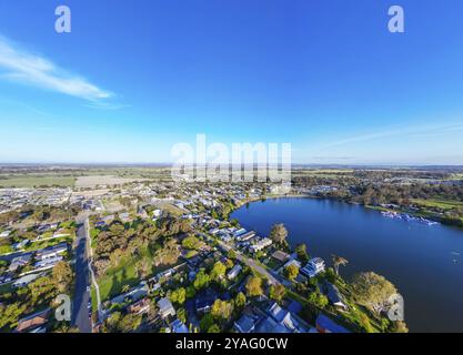 NAGAMBIE, AUSTRALIA, SEPTEMBER 25 2023: Late spring afternoon aerial views of Nagambie township and Lake Nagambie in Goulburn Valley, Victoria, Austra Stock Photo