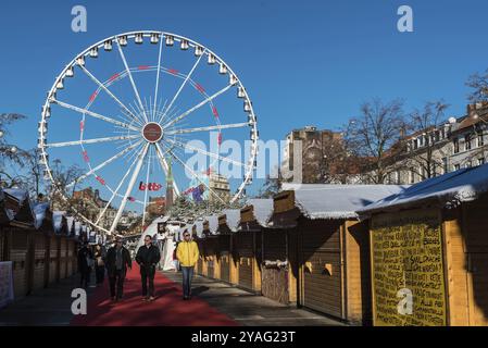 Russels Old Town, Brussels Capital Region, Belgium, 12 06 2019 The ferris Wheel at the Christmas market at Place Sainte Catherine, Europe Stock Photo