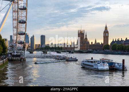 London, UK Oct 4th, 2024 - Houses of Parliament in the sunset Stock Photo