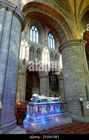 Sir Richard Pembridge tomb Hereford Cathedral illuminated by blue window Stock Photo