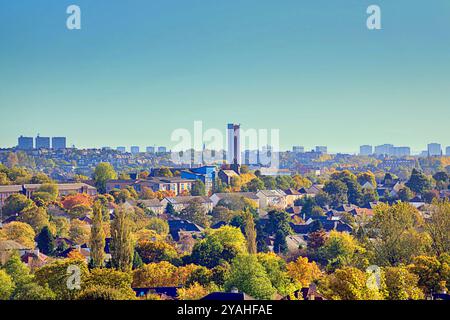 Glasgow, Scotland, UK. 14th October, 2024. UK Weather: Cold overnight fsaw sunny blue sky as the promise of a return to summer weatherover the  leafy west end. Credit Gerard Ferry/Alamy Live News Stock Photo