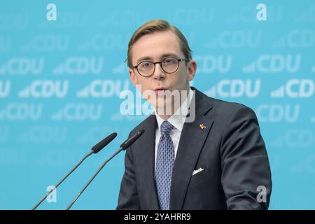 GER, Berlin, Pressekonferenz - Statements nach Bundesvorstandssitzung, mit dem Generalsekretaer der CDU Deutschlands Dr. Carsten Linnemann MdB und dem Mitgliederbeauftragten der CDU Deutschlands Philipp Amthor MdB im Bild v.l.: Philipp Amthor, CDU Deutschlands Klingelhoeferstraße 8 10785 Berlin, 14.10. 2024, *** GER, Berlin, Press conference statements after Federal Executive Committee meeting, with the Secretary General of the CDU Germany Dr. Carsten Linnemann MdB and the Membership Representative of the CDU Germany Philipp Amthor MdB in the picture from l Philipp Amthor, CDU Germany Klingelh Stock Photo