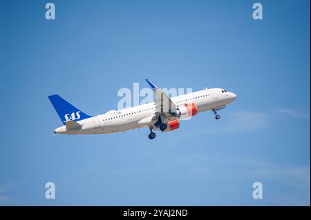 13.05.2024, Germany, , Berlin - Europe - A SAS Scandinavian Airlines Airbus A320-251N passenger aircraft with the registration SE-ROS taking off from Stock Photo