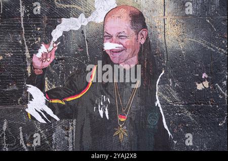 17.05.2024, Germany, , Berlin - Europe - A mural showing German Chancellor Olaf Scholz as a pothead on a house wall in the new city quarter Am Tachele Stock Photo