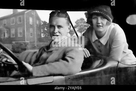 F Scott Fitzgerald and his wife Zelda Fitzgerald. Portrait of the American author, Francis Scott Key Fitzgerald (1896-1940) and his wife Zelda Fitzgerald (née Sayre; 1900-19480 on a road trip in 1920 Stock Photo