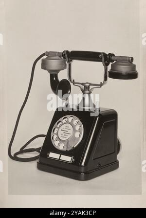 Vintage German telephones. Automatic desk telephone, ZB.SA.19E (Siemens & Halske). Berlin, Germany Stock Photo