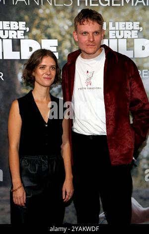 Liv Lisa Fries und Johannes Hegemann bei der Premiere von IN LIEBE, EURE HILDE im Kino in der Berliner Kulturbrauerei, Berlin am 14.10.2024 *** Liv Lisa Fries and Johannes Hegemann at the premiere of IN LIEBE, EURE HILDE at the cinema in Berlins Kulturbrauerei, Berlin on 14 10 2024 Stock Photo