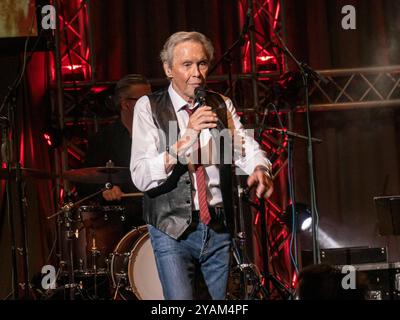 Saenger Peter Kraus beim ersten Konzert seiner Tournee Rockin 85 Das grosse Geburtstagskonzert 2024, am 14.10.2024 im Berliner Friedrichstadtpalast Peter Kraus - Berlin *** Singer Peter Kraus at the first concert of his tour Rockin 85 Das grosse Geburtstagskonzert 2024, on 14 10 2024 at Berlins Friedrichstadtpalast Peter Kraus Berlin Stock Photo