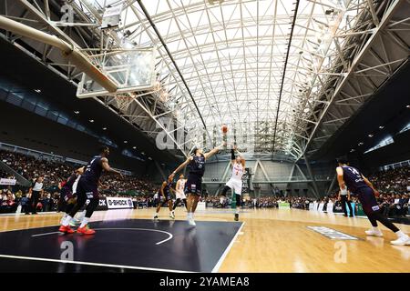 Kanagawa, Japan. 13th Oct, 2024. Kai Toews (Alvark) Basketball : 2024-25 B.LEAGUE B1 game between Yokohama B-Corsairs - Alvark Tokyo at Yokohama International Swimming Pool in Kanagawa, Japan . Credit: Yohei Osada/AFLO SPORT/Alamy Live News Stock Photo