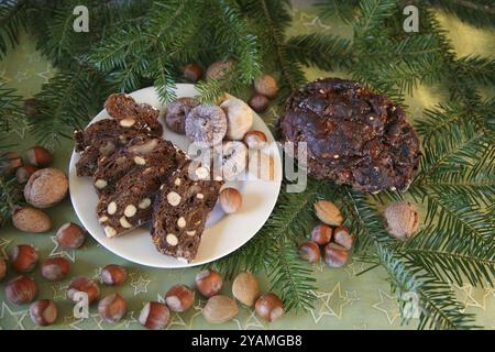 Swabian cuisine, Swabian Christmas biscuits, Hutzelbrot, fruit bread, carved bread, sweet biscuits with nuts, dried apples, plums, figs, typical Swabi Stock Photo