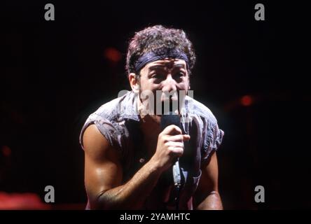 DETROIT - JULY 30: American singer-songwriter Bruce Springsteen during ...