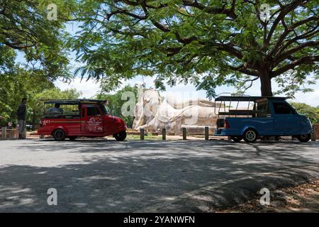 Wat Lokkayasutha temple in Ayutthaya, Thailand: the historical park with reclining Buddha. Thai UNESCO Heritage Site Stock Photo