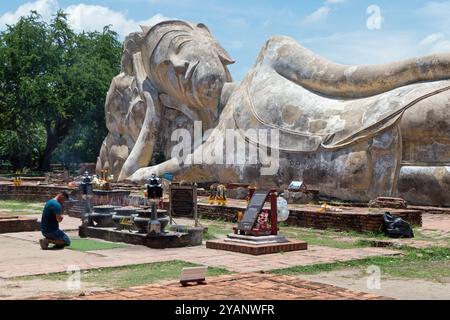 Wat Lokkayasutha temple in Ayutthaya, Thailand: the historical park with reclining Buddha. Thai UNESCO Heritage Site Stock Photo