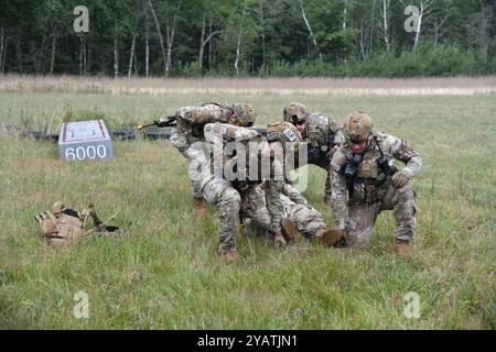 Security forces specialists assigned to the 148th Fighter Wing ...