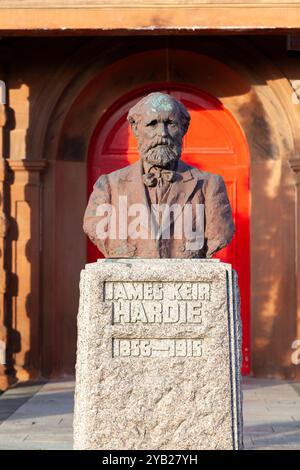 Memorial to James Keir Hardie, Britains first Labour Party Member of Parliament, Cumnock Town Hall, Cumnock, East Ayrshire,Scotland Stock Photo