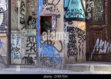 Defective chewing gum machine on a building in Berlin-Mitte, graffiti on the facade of a building. Berlin, Germany, Europe Stock Photo