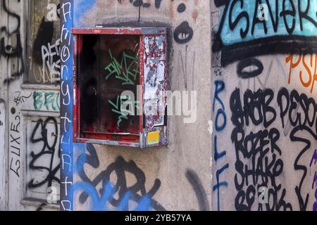 Defective chewing gum machine on a building in Berlin-Mitte, graffiti on the facade of a building. Berlin, Germany, Europe Stock Photo