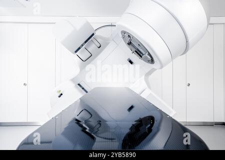 Cancer therapy, advanced medical linear accelerator in therapeutic oncology for the treatment of cancer patients Stock Photo