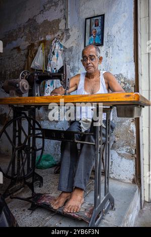 Elderly tailor, Ahmedabad, Gujarat, India Stock Photo