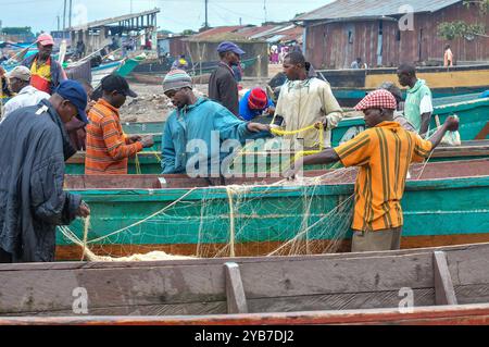 Fishermen sorting fishing nets at Kasensero fish landing site on Lake Victoria - Uganda Stock Photo